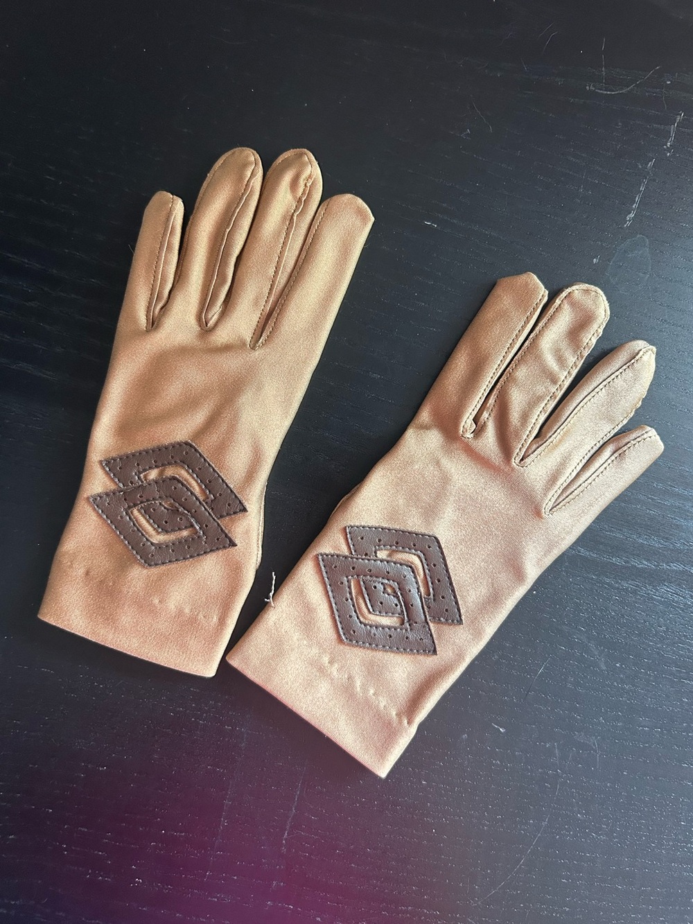 Early 80s Isotoner Brown Tan Stretch Driving Gloves Retro with Geometric Detail